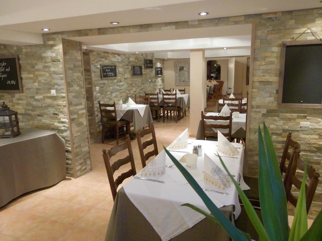 Hotel-Restaurant Schwyzerhuesli Viernheim Buitenkant foto