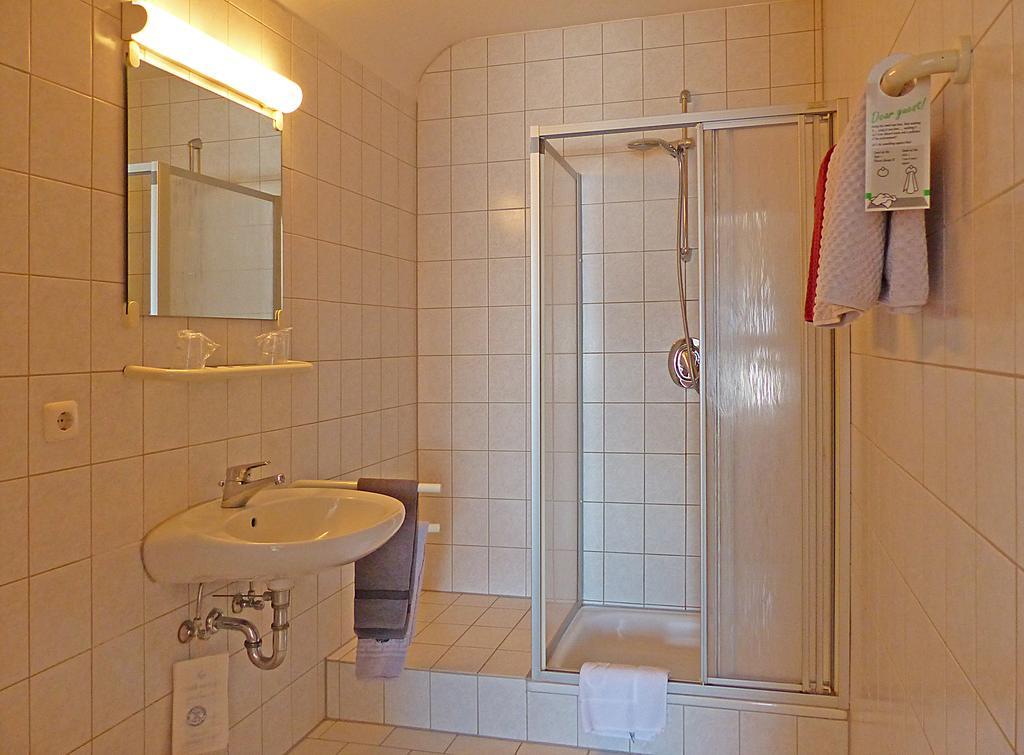 Hotel-Restaurant Schwyzerhuesli Viernheim Kamer foto