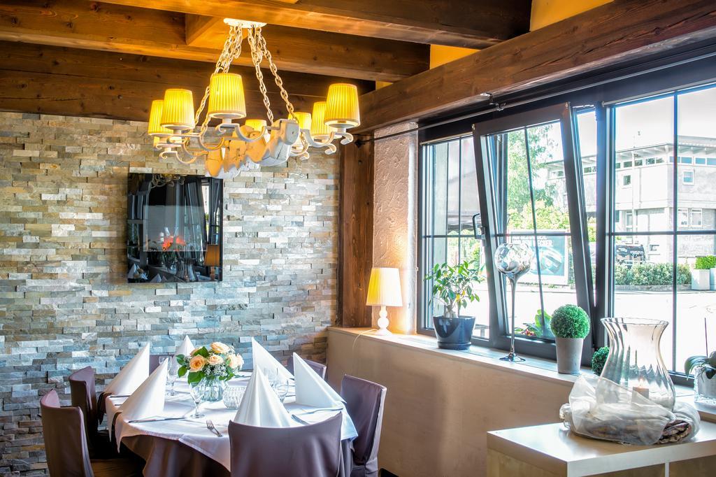 Hotel-Restaurant Schwyzerhuesli Viernheim Buitenkant foto