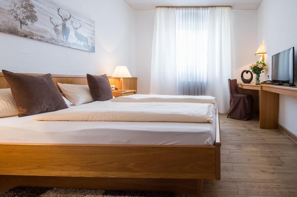 Hotel-Restaurant Schwyzerhuesli Viernheim Buitenkant foto